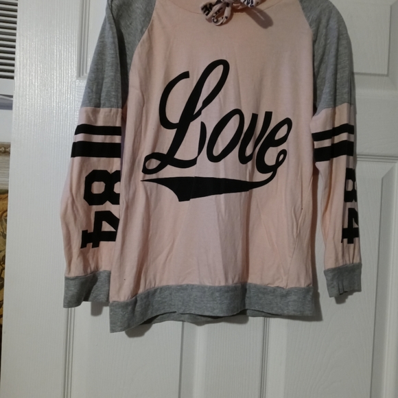 🏝🚴🔥ON FIRE PINK LADIES HOODIE🐢🏉A FABULOUS GIFT 🎁 GIVING ITEM. - Picture 2 of 8